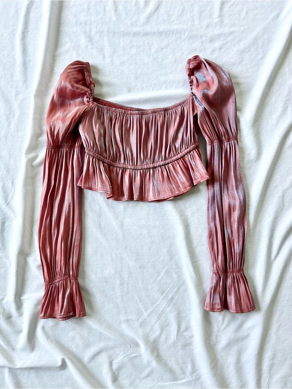 PrettyLittleThing Iridescent Shift Puff Shoulder L/S Gathered Crop Top